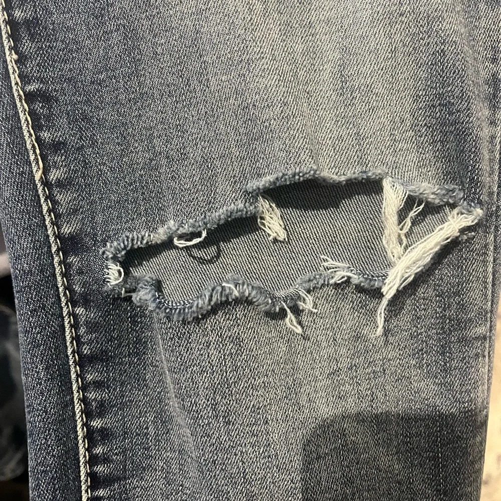 Women’s Blank NYC distressed mid rise skinny jeans - Picture 3 of 8